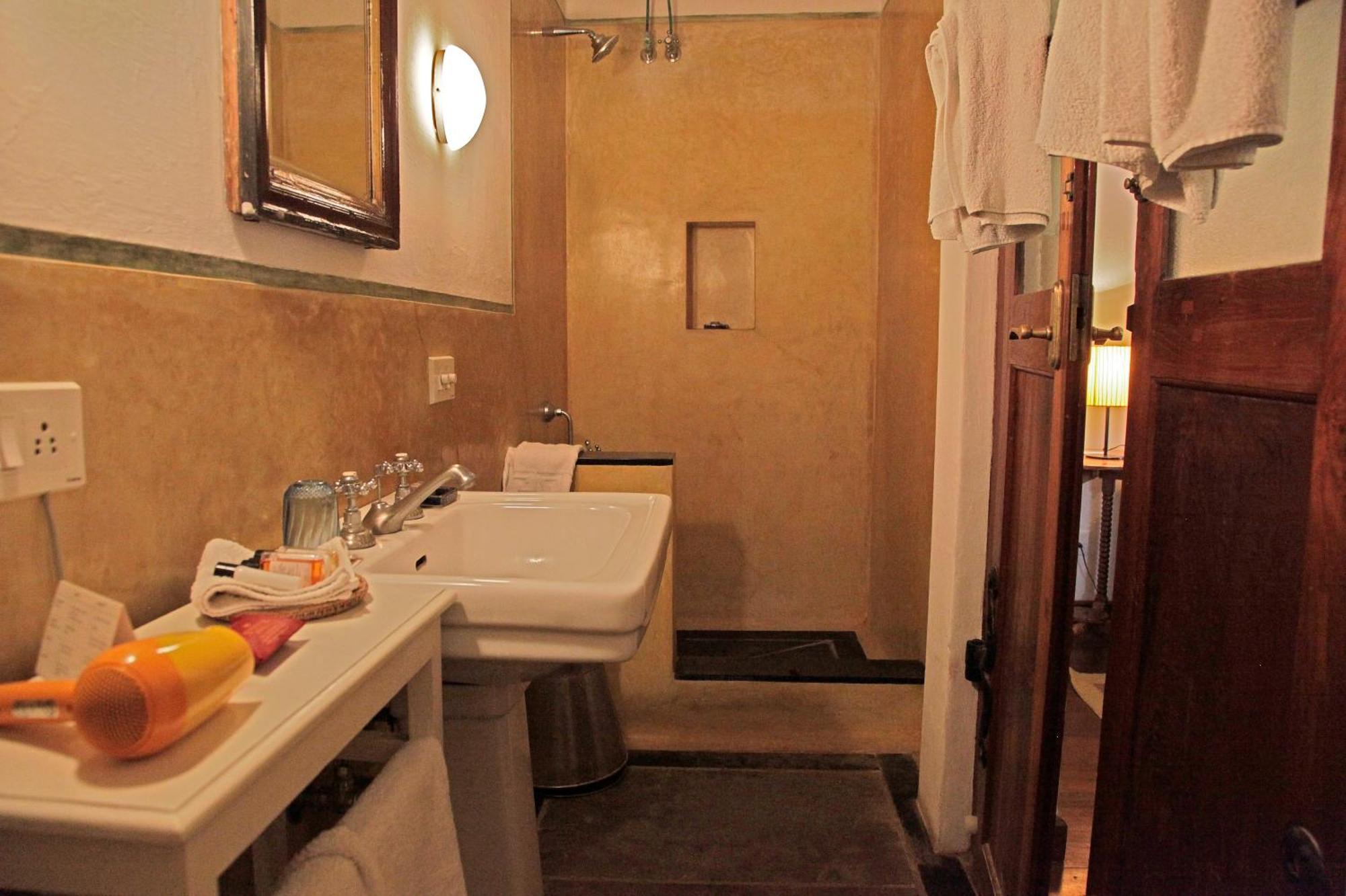 Neemrana'S - Bungalow On The Beach Tharangambadi ภายนอก รูปภาพ