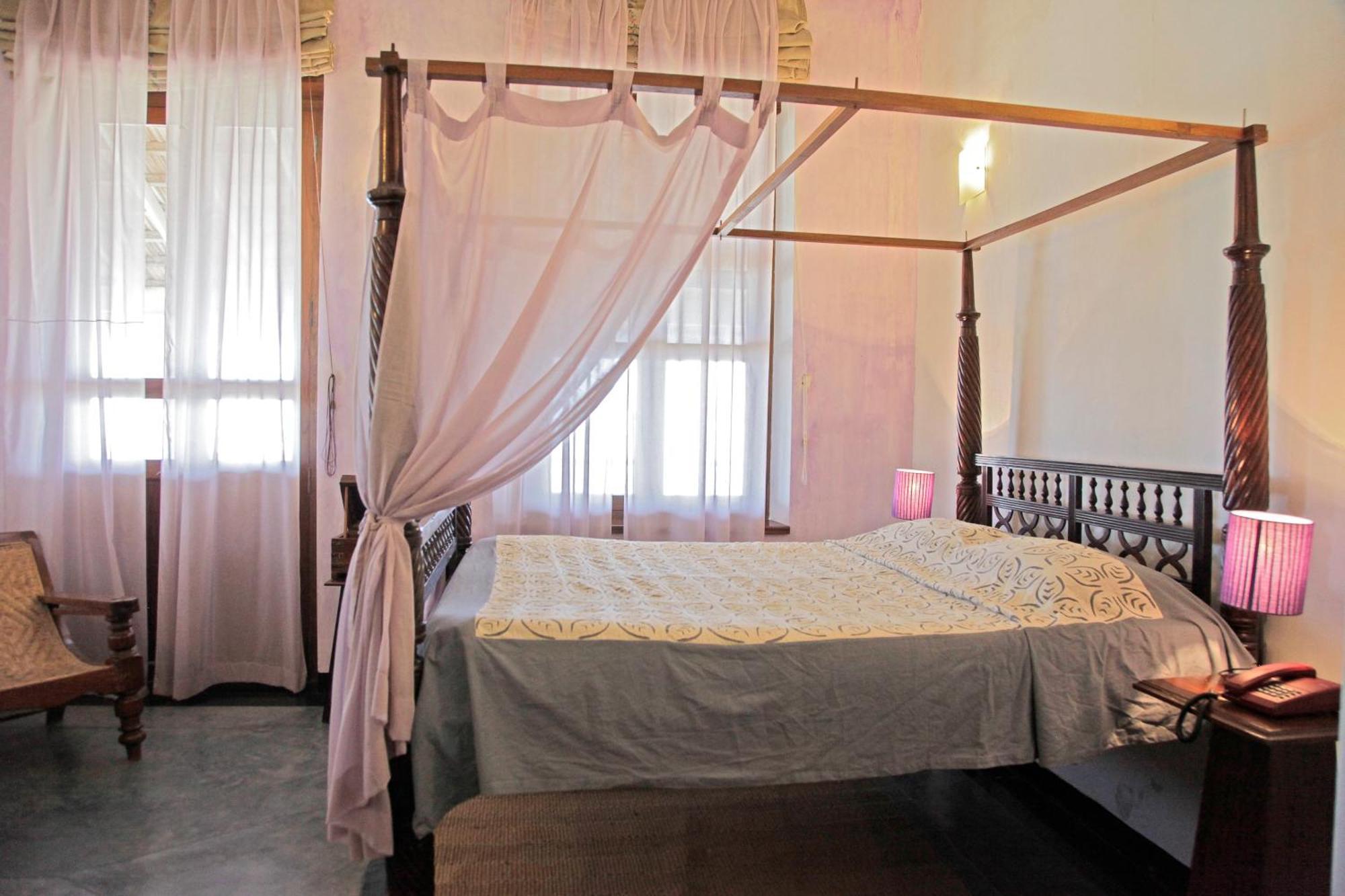 Neemrana'S - Bungalow On The Beach Tharangambadi ภายนอก รูปภาพ