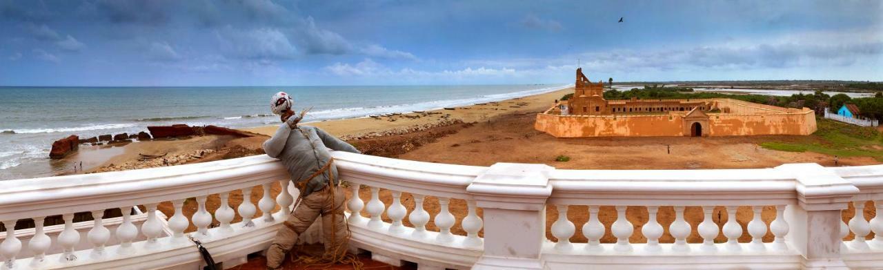 Neemrana'S - Bungalow On The Beach Tharangambadi ภายนอก รูปภาพ