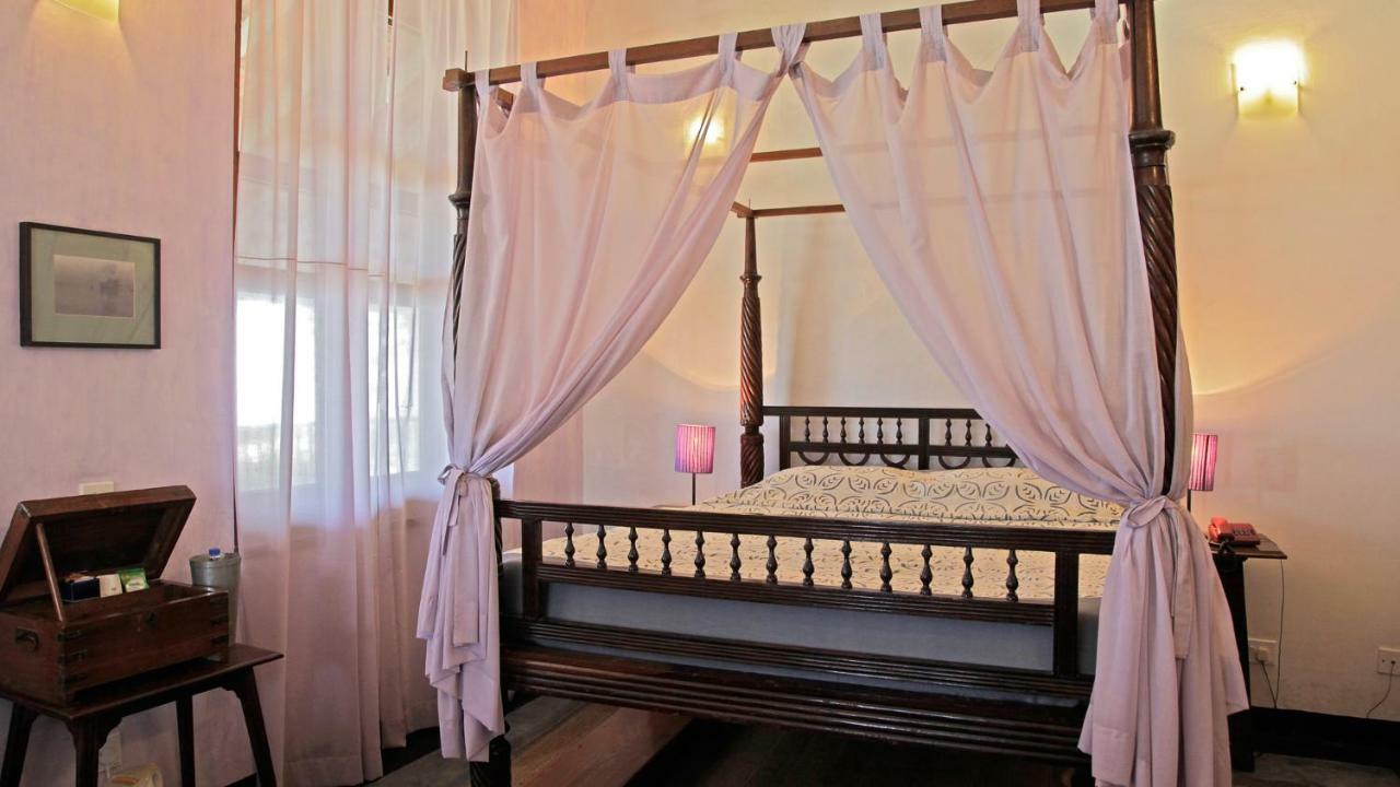 Neemrana'S - Bungalow On The Beach Tharangambadi ภายนอก รูปภาพ